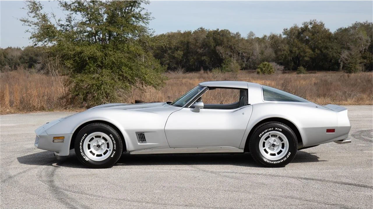 Click to Enlarge-Esc to Close Corvette Generations/C3/C3 1981 Silver Metallic Left.webp